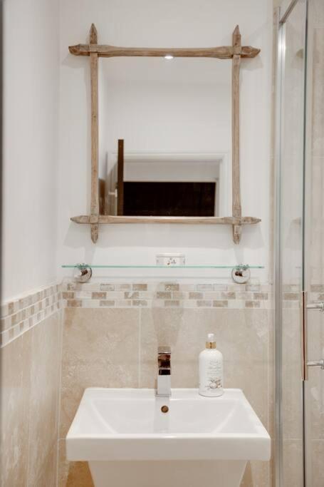 Princes Villa - Large Fully Self Contained Flat, 5 Minutes From The Sea Hastings Bagian luar foto