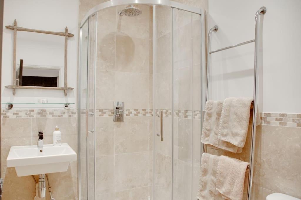 Princes Villa - Large Fully Self Contained Flat, 5 Minutes From The Sea Hastings Bagian luar foto