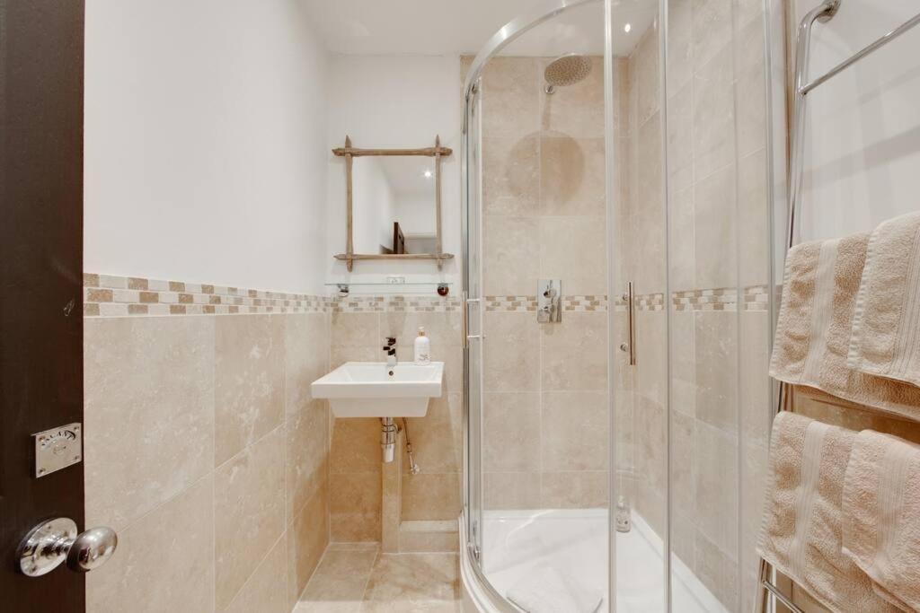 Princes Villa - Large Fully Self Contained Flat, 5 Minutes From The Sea Hastings Bagian luar foto